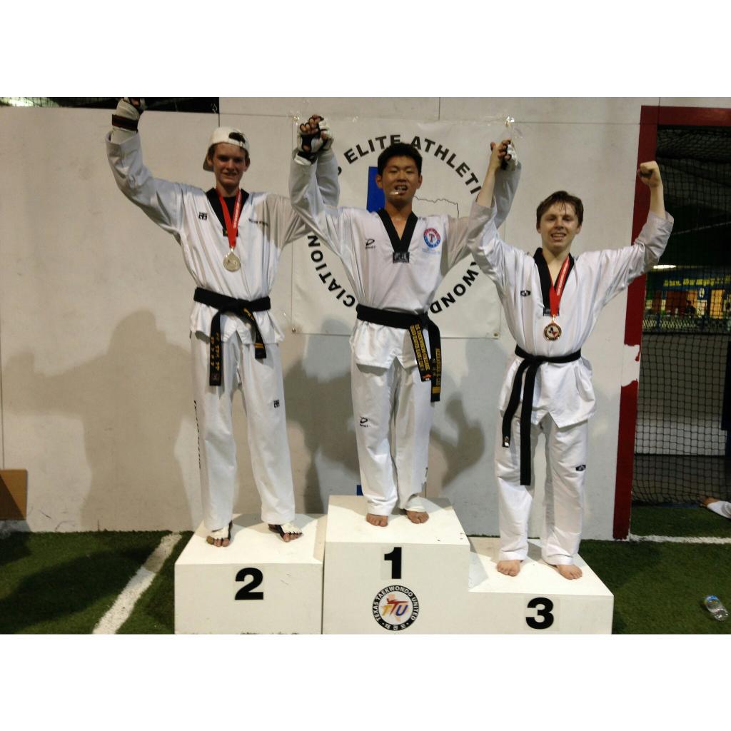 WePvuse's tweet image. Who says you have to be the tallest to win?