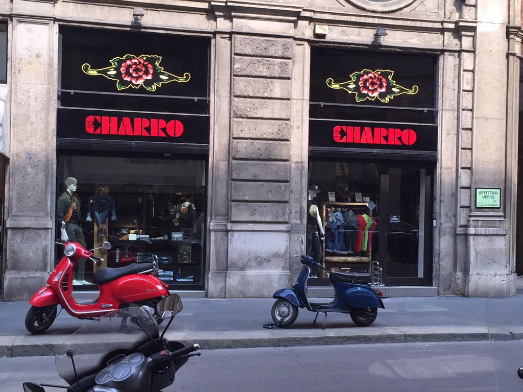 3dici900's tweet photo. @fashion @jaxofficial new store El Charro in Milan #fashionblogger Piazza Cordusio http://t.co/BXZ7a8cwtB