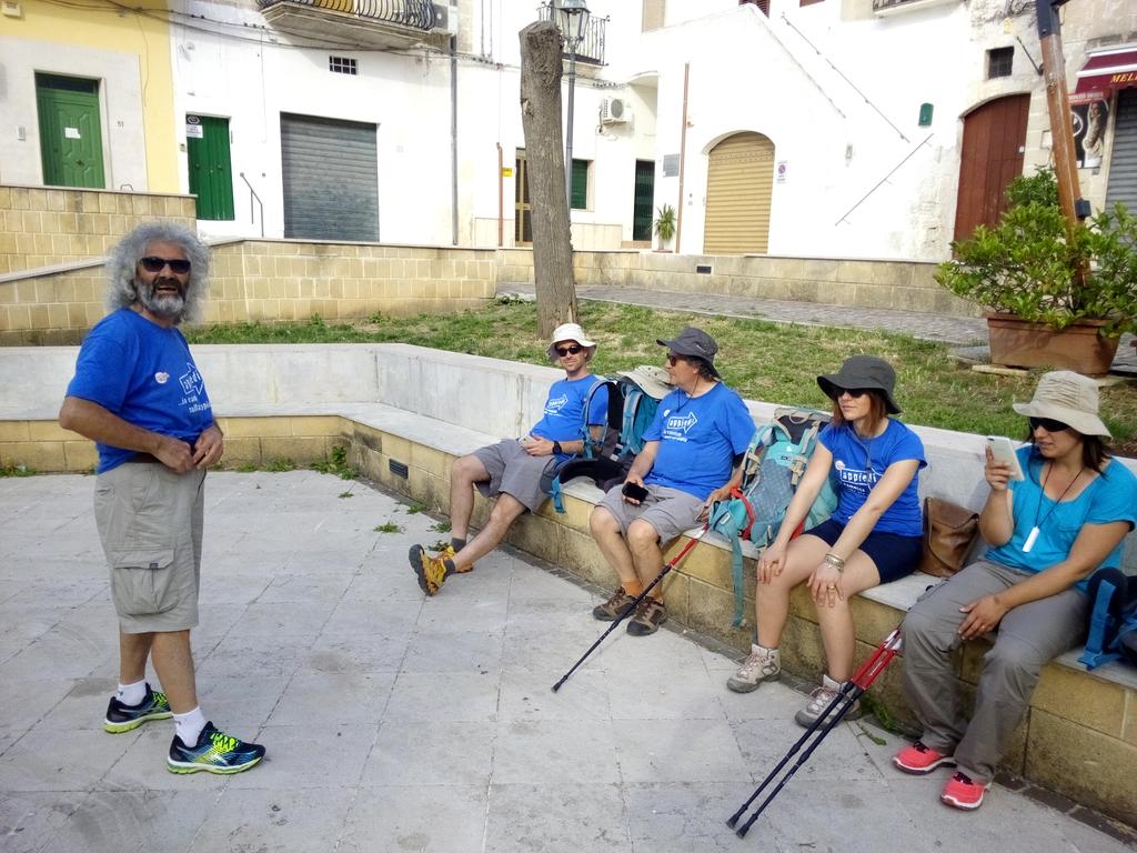 appiedi2019's tweet photo. Stanchi ma contenti. Saluti da #Oria. #appiedi #IoViaggioTouring #WeAreInPuglia #ApuliaSmartourism #ViaAppia http://t.co/zsLQuVgNOg