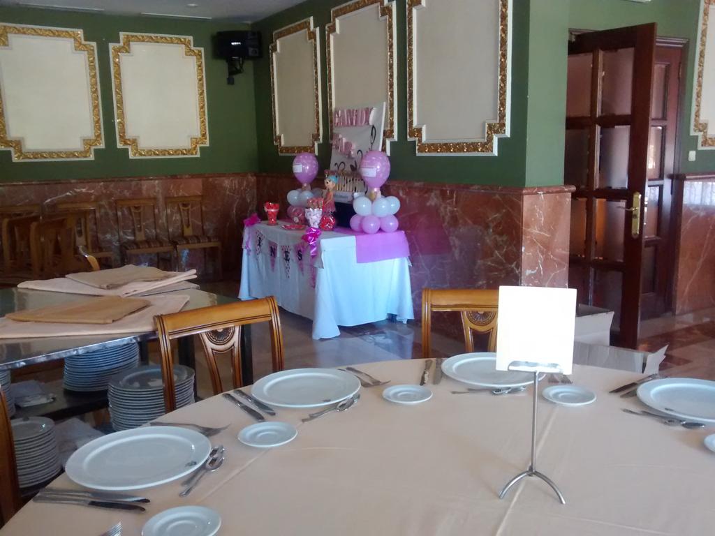 dulziamassanass's tweet photo. Candy Bar montada el Sábado para una comunión en @MediterraneoSal #dulzia #massanassa #candybar #comuniones2015 http://t.co/5lrOstskZv