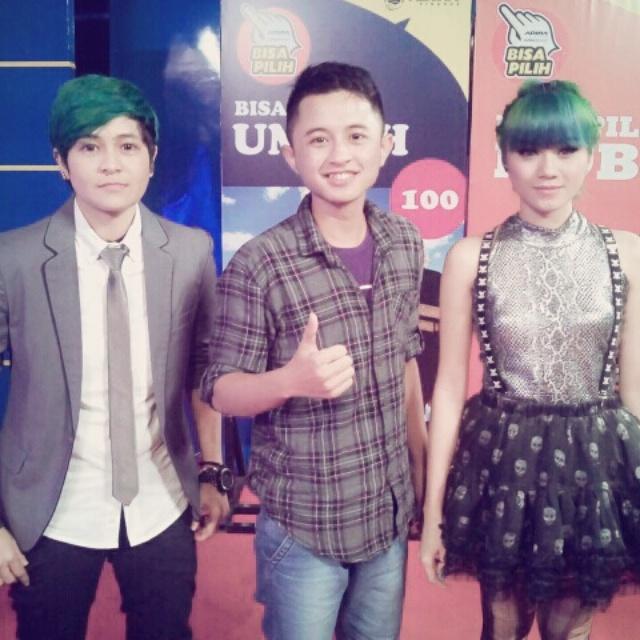 Masih di backstage semangatin temen-temen bareng kak <a href="/MitaEnglandMuse/">MitaTheVirgin</a> <a href="/darathevirgin/">dara the virgin</a>