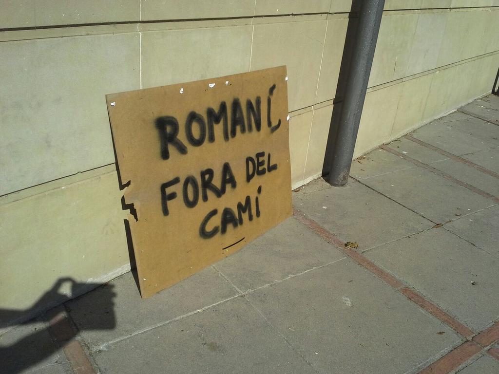 A La Pobla de Claramunt concentració per recuperar el camí que ens ha d'ajudar a vertebrar el poble. #lapoblaenlluita