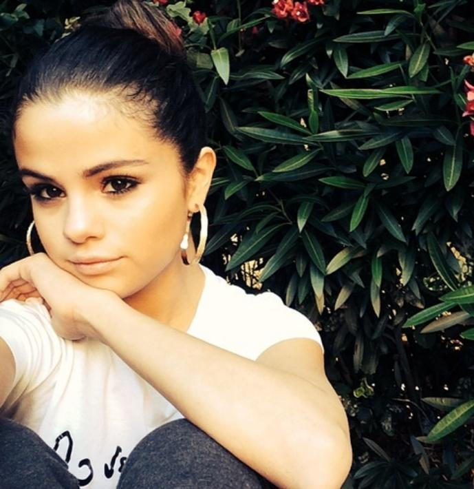 Selenagdcgdr's tweet photo. A me tanto non me ne fotte un cazzo di quello che pensi te. :* http://t.co/uHfAMAbqBW