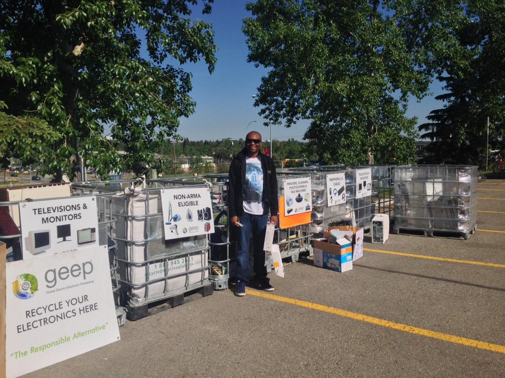 LD_Heritage's tweet photo. In just one hour, 5 cages of electronics have been diverted from the landfill. Thank u #Calgary!! #yyccleanup http://t.co/zj08dBpj05