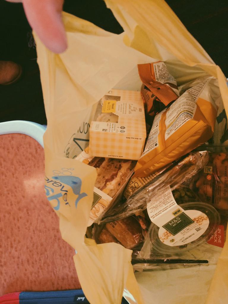 r_pullinger's tweet image. Quick stop off in Glasgow to buy a train picnic and onwards to Edinburgh.