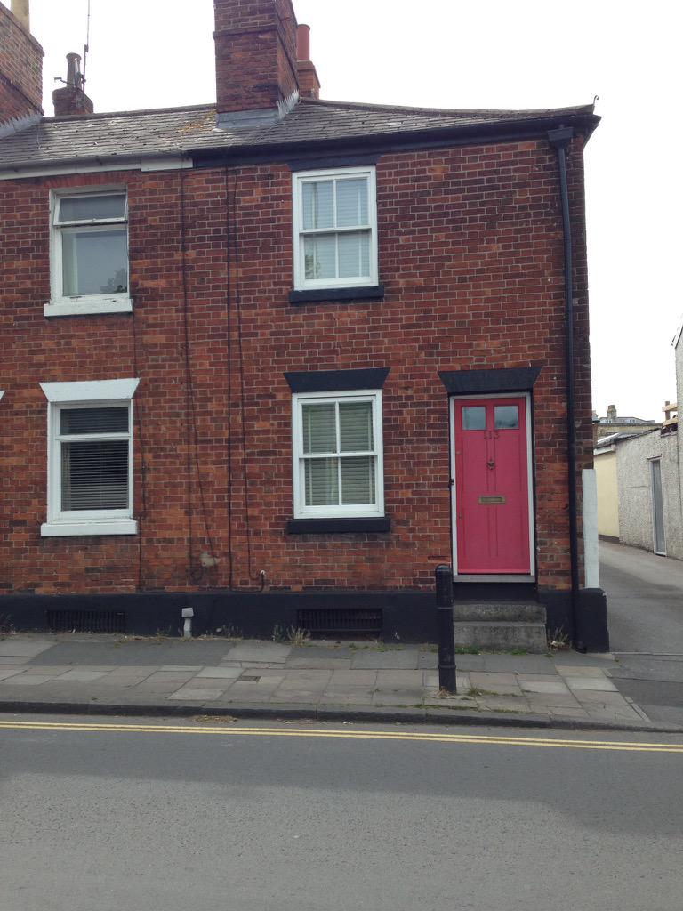 Biskaties's tweet photo. We are selling our house privately. Situated in Devizes town centre, DM for more details. http://t.co/PJsvroCM3R