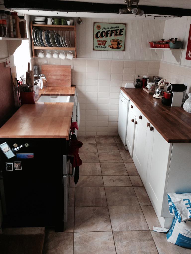 Biskaties's tweet photo. We are selling our house privately. Situated in Devizes town centre, DM for more details. http://t.co/PJsvroCM3R