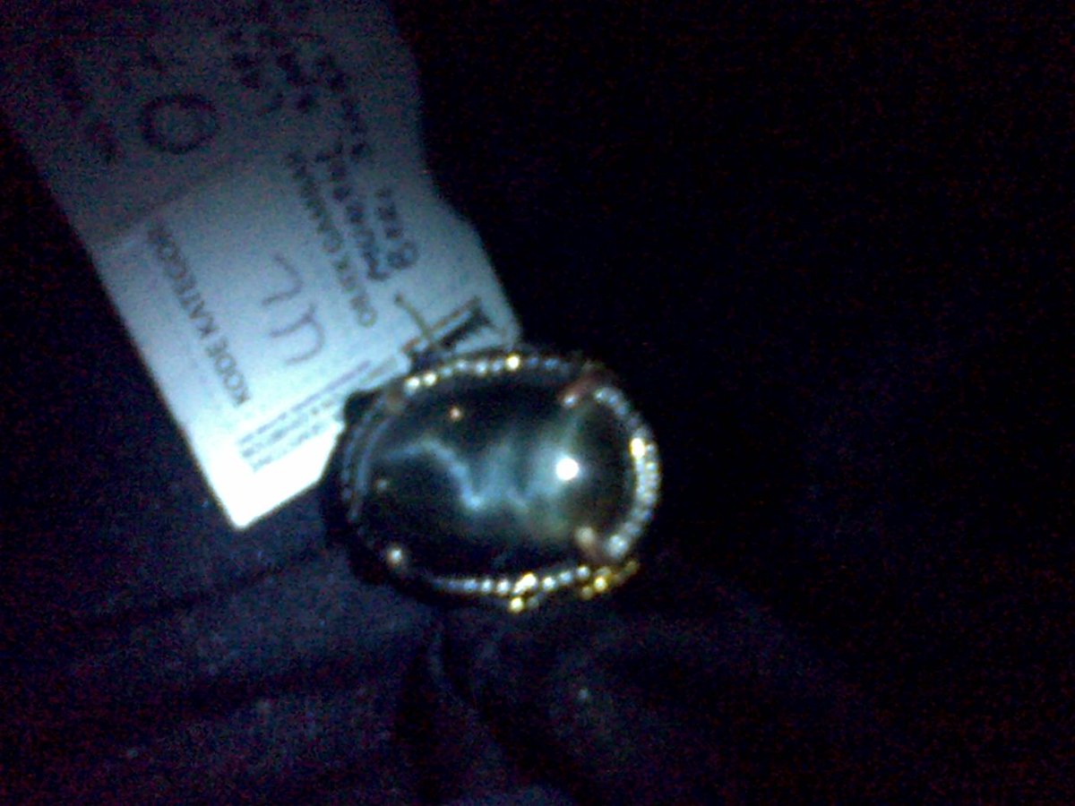 StevenAnthos's tweet image. Batu kontes unik dan langka...lafaz allah muncul apabila diberi sinar atau cahaya