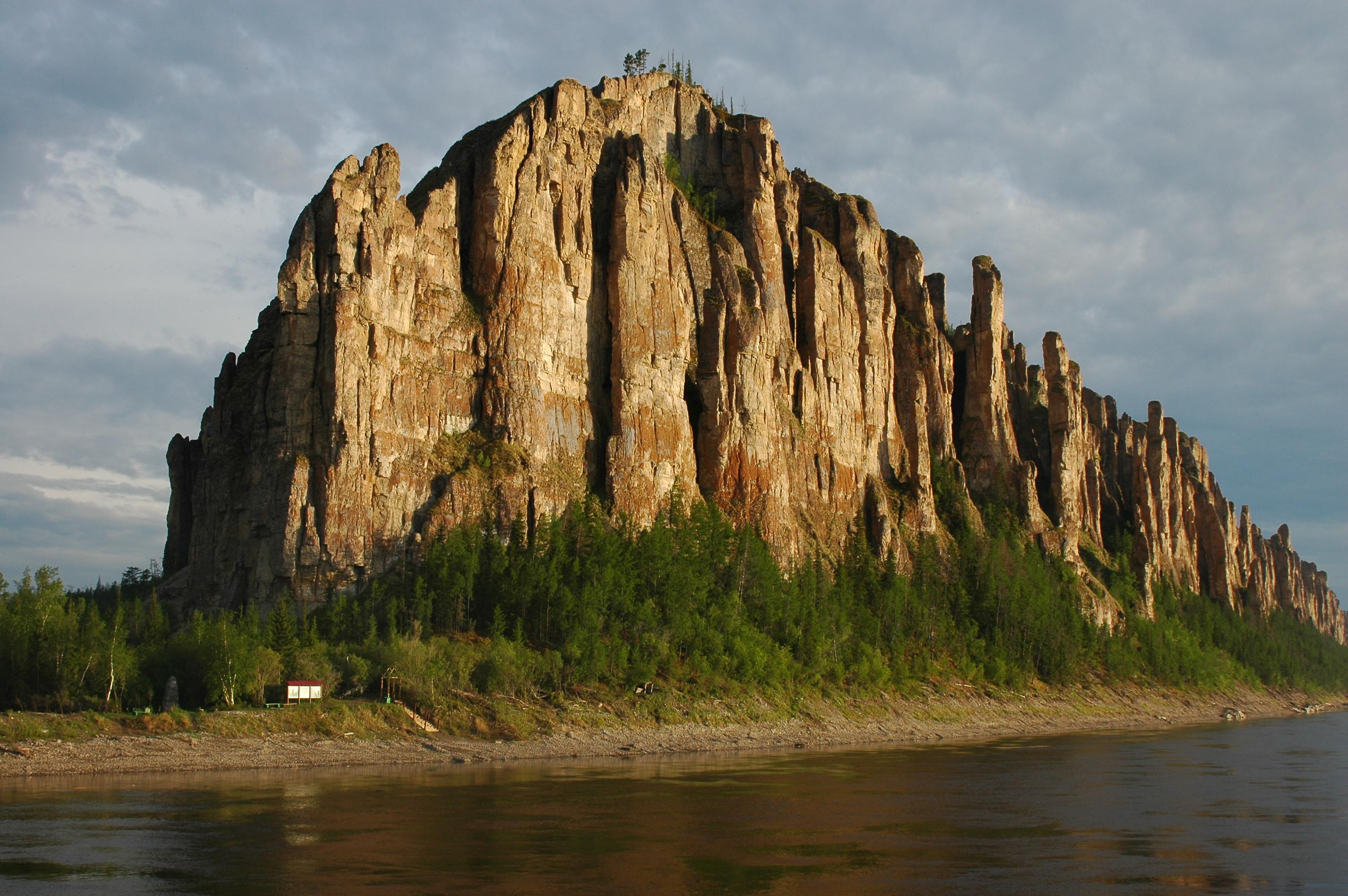 Ленские столбы красный песчаник