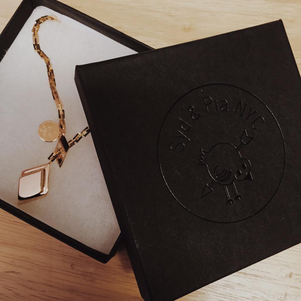 sydandpianyc's tweet photo. Packing for @DRAFTspace #DSCompleteParts #editors #giftbags #putabirdonit #sydandpianyc #lariat http://t.co/9DWy2DTLVo