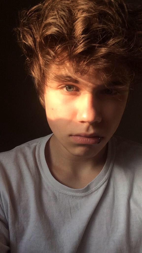 murdxrized's tweet photo. goodmorning ☀️ http://t.co/7LM2DUlLZI