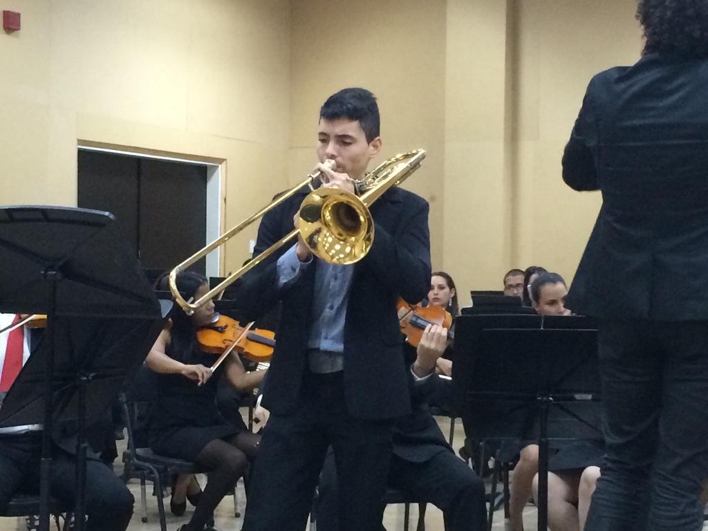 elsistemacbl's tweet photo. Concierto para trombón y orquesta solista Geovanni Vivas y #OSJCBL EXCELENTE! @elsistema http://t.co/vF2TT4duzn