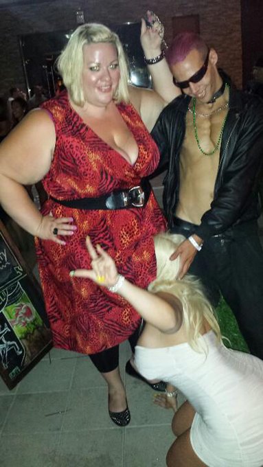 2 pic. More pics from last night with @AluraJenson and @Julia_Sandsxxx it got a bit wild! #iheartthem