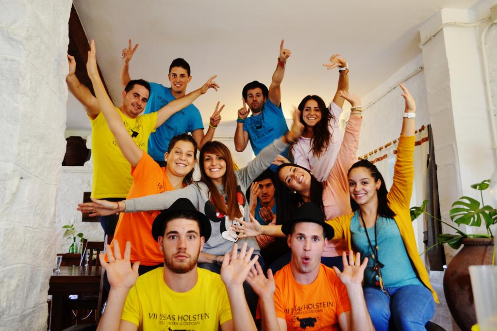 Oca_Aberronchos's tweet photo. Así disfrutamos el premio de #laoca2014 con @LosChoclitos y @los_arrucheros Por eso queremos que vuelvan a participar http://t.co/quA8GTWhcP