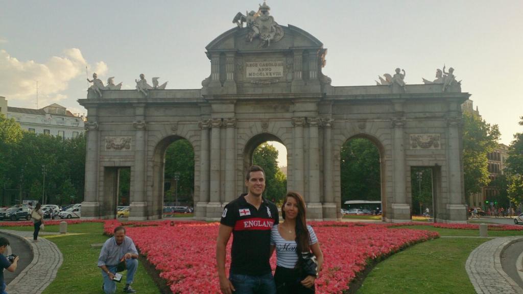 verabertoni's tweet photo. Después de + de 6500km. a nuestras espaldas. Llegamos a Sevilla con mil vivencias memorables #Warsaw #Berlín #Madrid http://t.co/6gGHGEtEAA