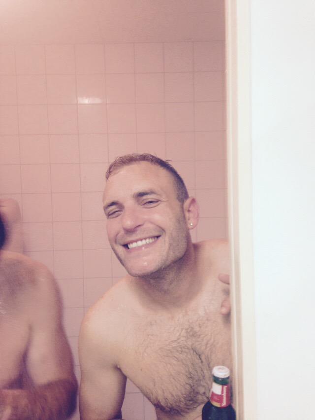 FPaulx's tweet photo. Célébration ans le vestiaire pour la montée en 3ème division http://t.co/qJhvostvYL