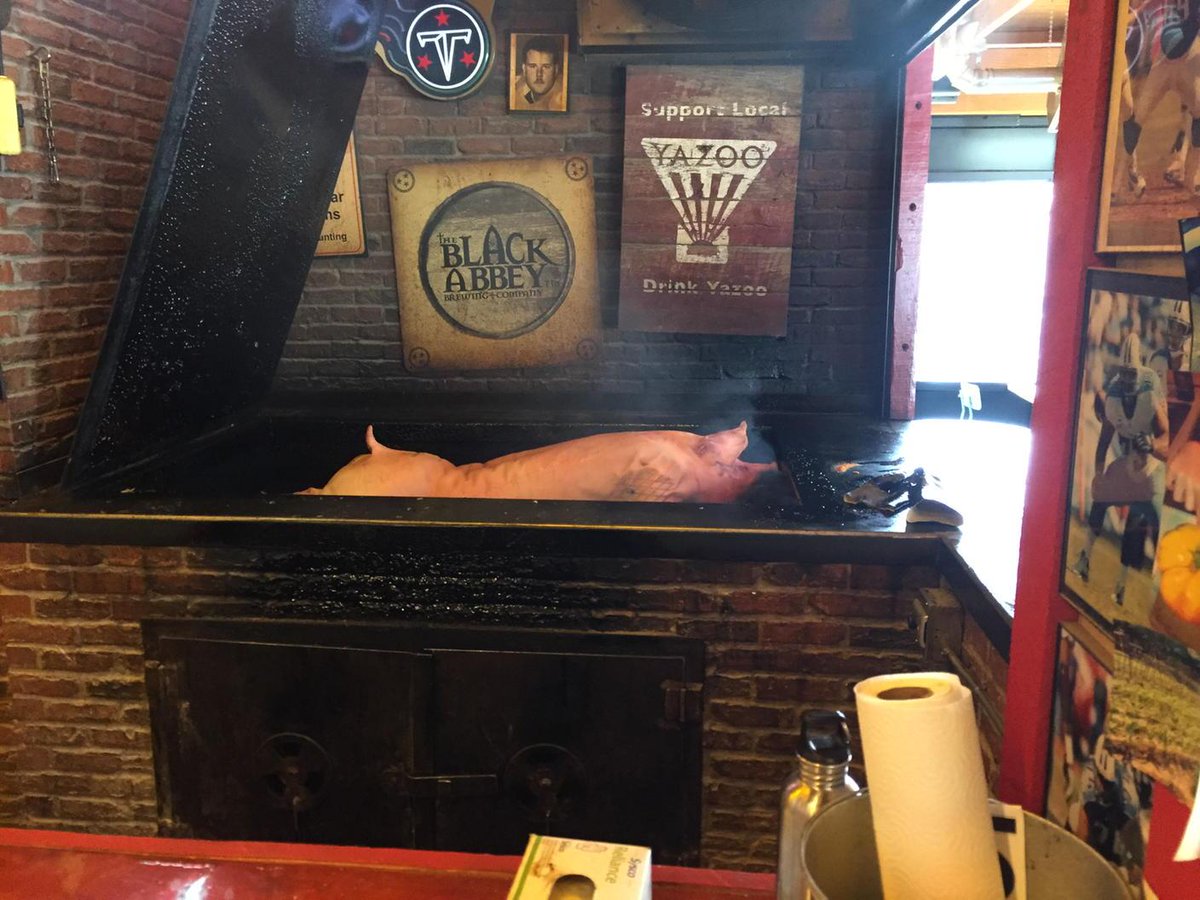 hiberntingbear's tweet photo. Anyone in the mood for some BBQ? #Martins #Nashville #delicious #getsome http://t.co/0g7ecr6rvX