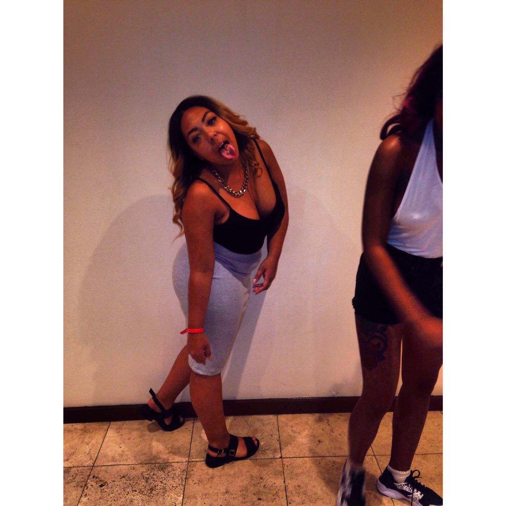 rochrose_xo's tweet photo. I fell off 😭 #mamasparty http://t.co/2QDUrFenop