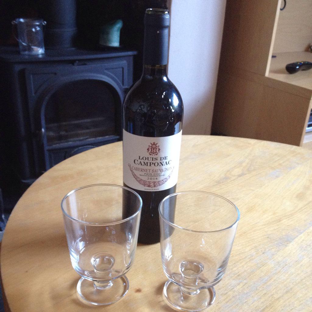 ClareTrevis's tweet photo. @Phantomboarder and I are about to tuck in to this badboy @mikenotmark. Thanks x http://t.co/Kgxmzi0ks9
