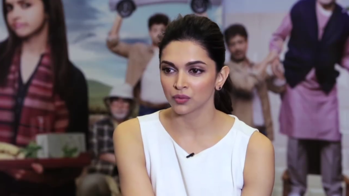 Saoussan91's tweet photo. Screenshots of @deepikapadukone during her #ChatWithPiku interview
Angel in white with smiley lovely face #PikuSpeaks http://t.co/iYukLAdw5Q
