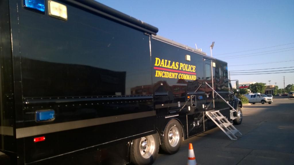Dallas Police Dept (@dallaspd) on Twitter photo #DallasFlooding
Police command post is set up at 2527 Royal Ln. <a href="/1500Marilla/">1500Marilla</a> <a href="/DallasFireRes_Q/">DALLAS FIRE-RESCUE</a> #DallasFlooding
Police command post is set up at 2527 Royal Ln. <a href="/1500Marilla/">1500Marilla</a> <a href="/DallasFireRes_Q/">DALLAS FIRE-RESCUE</a>