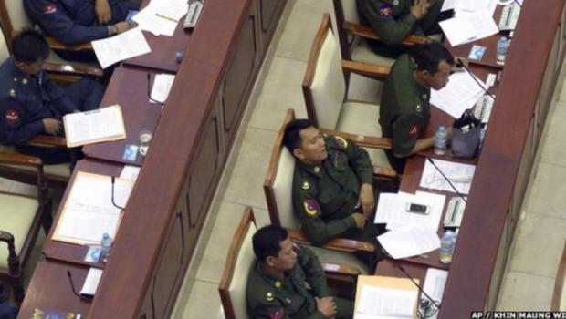 Beritasatu's tweet photo. #PopulerB1 5: Foto Anggota Dewan Tertidur, Jurnalis Myanmar Diusir http://t.co/Lk77PVRgAE http://t.co/pE54uNAoHb