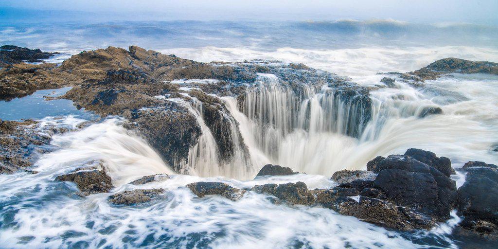 Thor's Well at Cape Perpetua, Oregon https://t.co/Q7H6fAY5hf