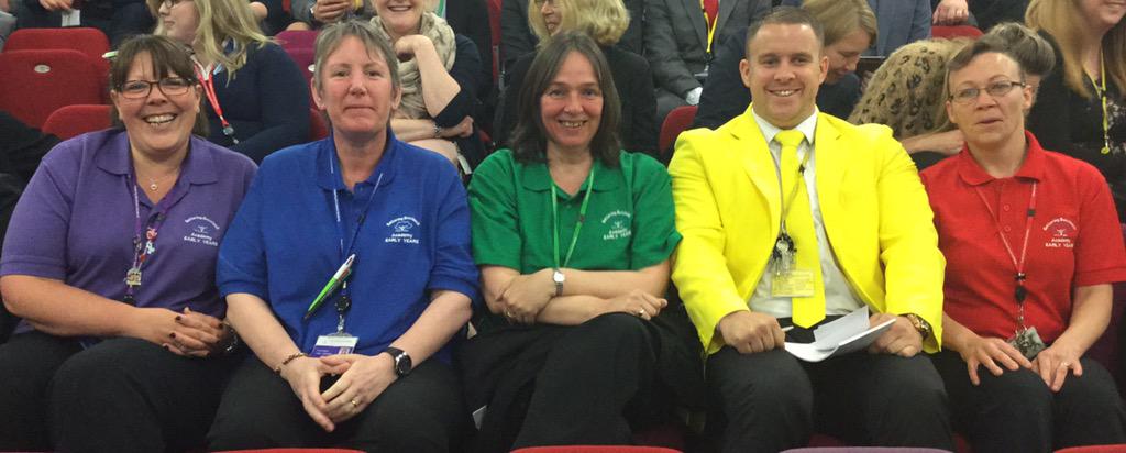 KBAlearninglens's tweet photo. Proud staff wearing their house colours at KBA.....learnings fun! @KBAViking @KBAGriffin @KBABraveheart @KBAPhoenix http://t.co/FfgWWEvRYl