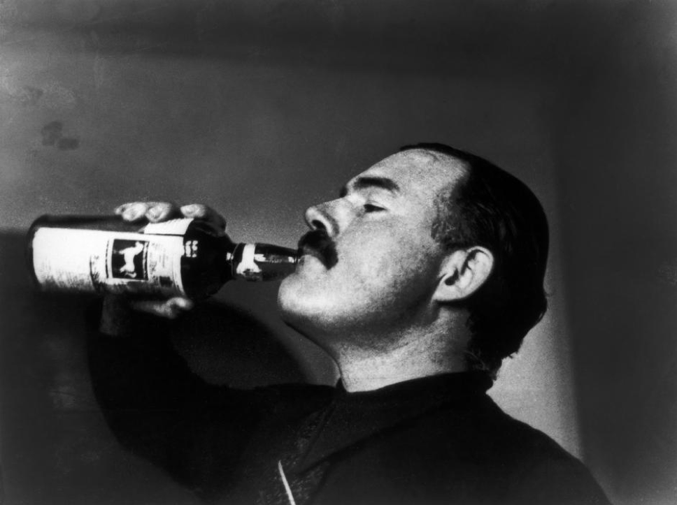HistoryInPics's tweet photo. Ernest Hemingway, just prior to the Battle of Teruel during the Spanish Civil War, 1937. Photograph by Robert Capa. http://t.co/sCzxCUwzYT