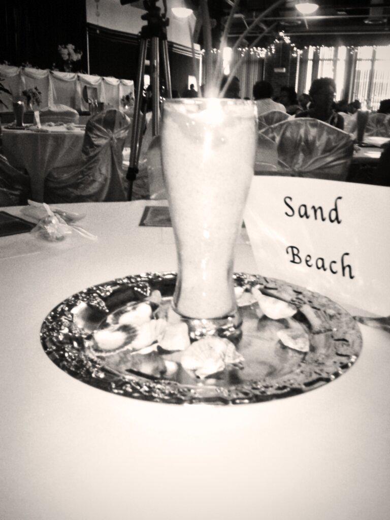 Santiagodcson's tweet photo. #sighwedding http://t.co/sqC7t76uIy