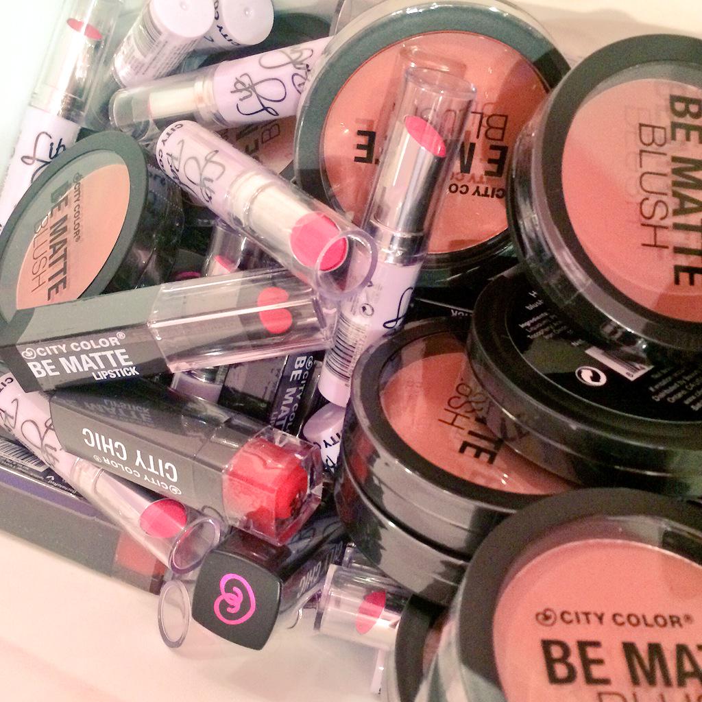 IPSY's tweet photo. #GIVEAWAY ALERT: Bright lights! @CityColorBeauty! RT this #GenBeauty tweet for a chance to win a surprise haul. http://t.co/e7K3ALMmr3