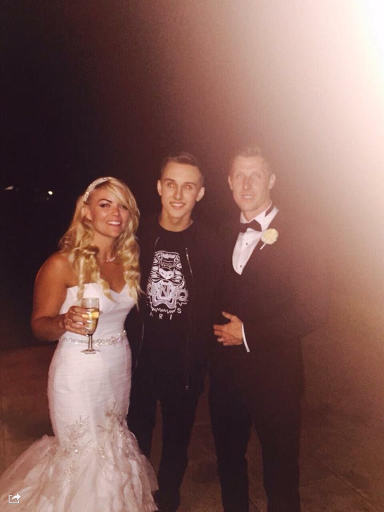 moorzmagic's tweet photo. Few pics from last night at @martynwoolford wedding, fantastic night! http://t.co/h4n6kd99p1