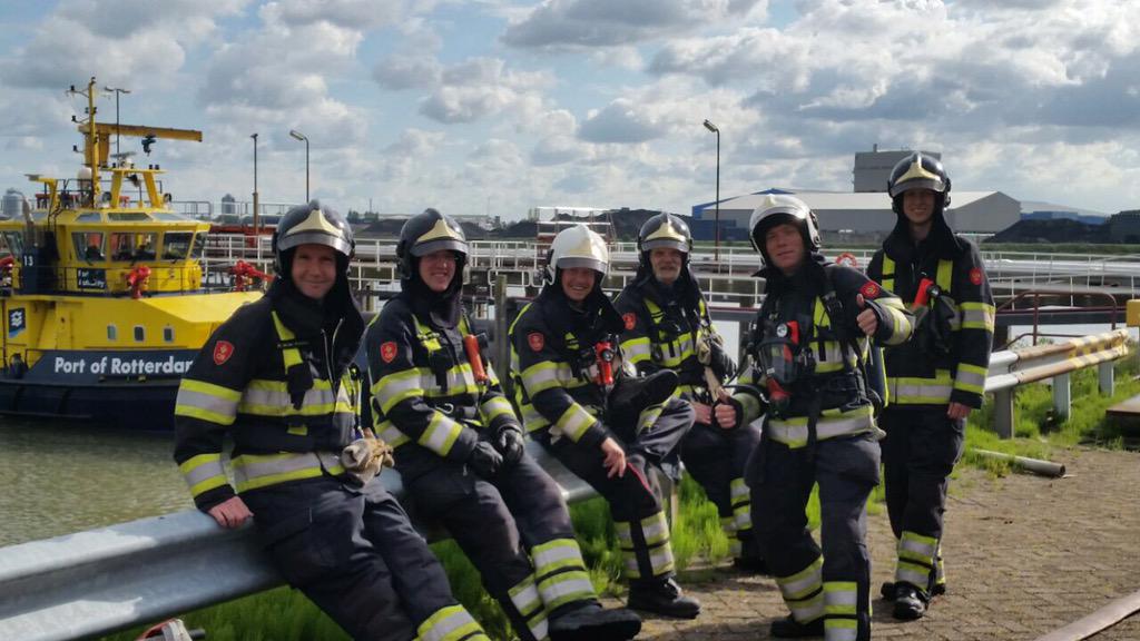 BRWRozenburg's tweet photo. #vaardigheidstoets ism @De_Havenmeester de #rpa13 🚒⛵️🔥 samen sterk #lerenisleuk http://t.co/2TivE55IPk