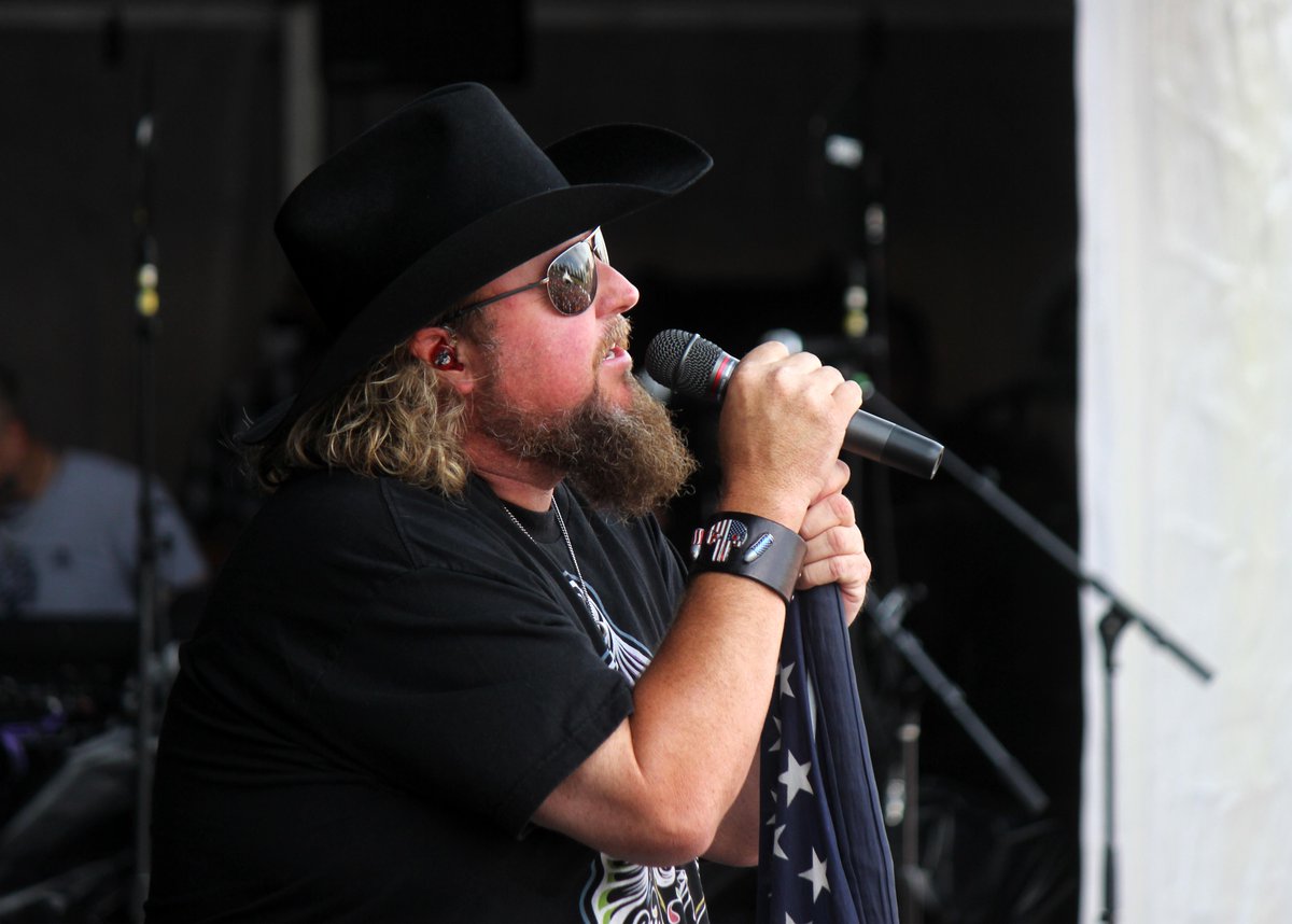 oldschoolMike61's tweet photo. Back by popular demand - @coltford once again delivers @BlueRidgeFest in #SalemVa http://t.co/aH0ThaUSOi