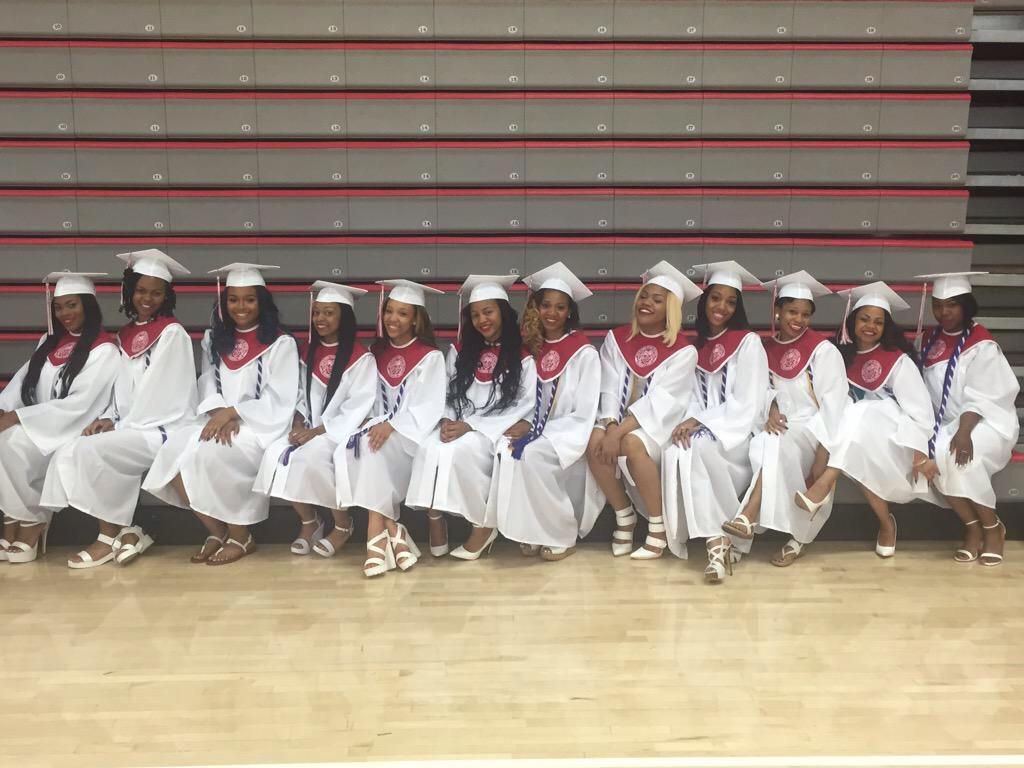 Boujiety_'s tweet photo. πβ€οΈ #BlackExcellence #SHSgraduates #WeWillDoBigThings #ilovethesegirls http://t.co/JS92AnLAbZ