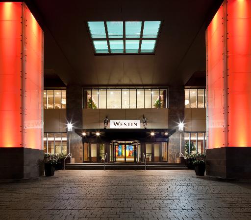 Meltwater's tweet image. Check out @CPRS2015's Engagement+Impact Opening Reception &amp;amp; #PRMixer. Sponsored by @Meltwater buzz.mw/b6i1u_f