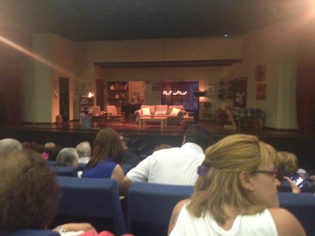 En #sanfernandodehenares viendo #elnombre <a href="/KiraMiro/">Kira Miró</a> <a href="/CesarCamino2/">César Camino</a>
