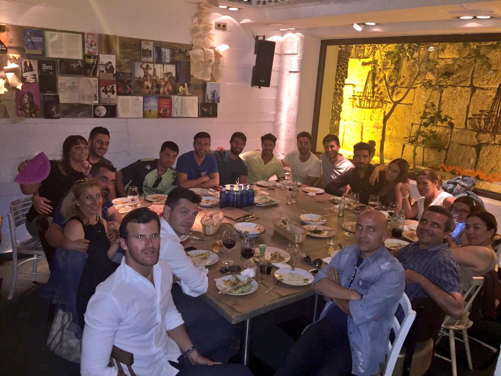 DCiendones's tweet photo. Cenandonos algo... @ChicoFlores12 @fjbautista @lorendelpino @javionoff @AlbertoDiazS @josemillan027 @ElalexN http://t.co/Z25wLCDs2b