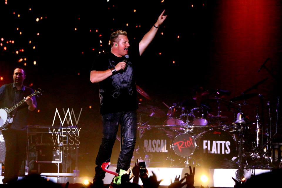 CThunderIowa's tweet photo. Last Sunday night. Could somebody press "Rewind"? @rascalflatts #treetown2015 #rascalflatts http://t.co/SlObcVvtH3