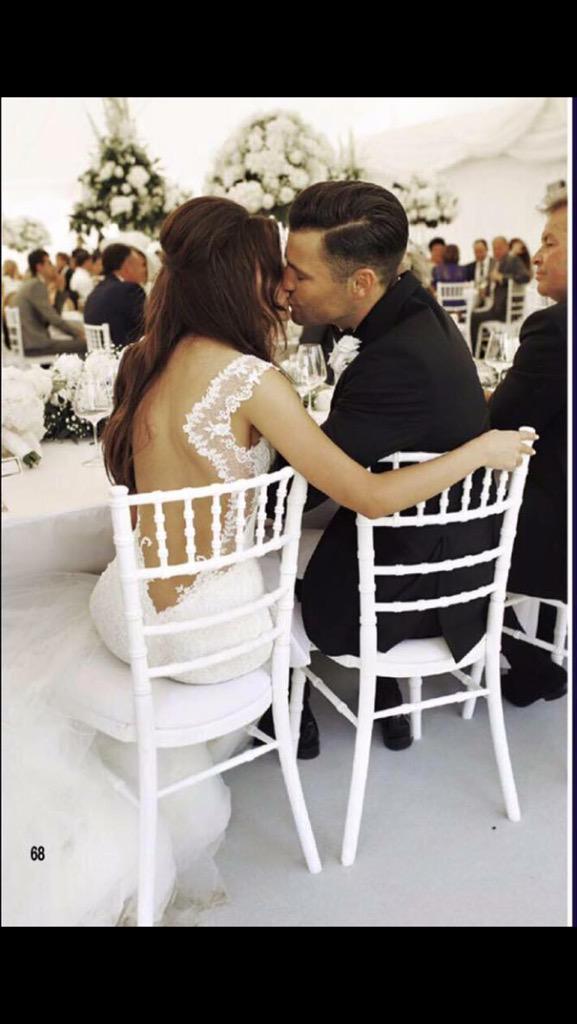 EdaMangan1's tweet photo. The back of this dress is perfection 🙌👰 http://t.co/T9nsYAD1cg