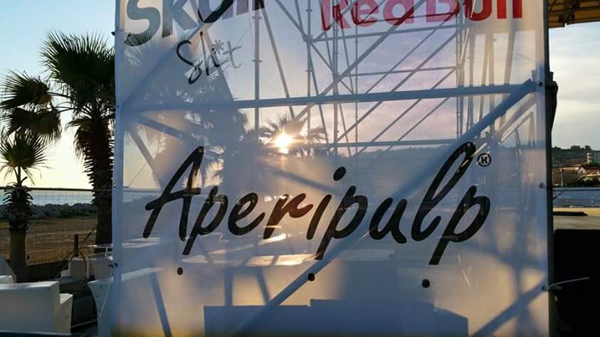 Aperipulp's tweet photo. #aperipalp#leon#musicon #catzndogz #coccoon #party #naples#arenilereload #sunset http://t.co/jh6TtfbvKL