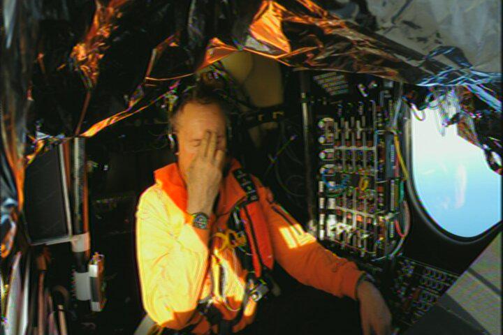 solarimpulse's tweet image. 5000 feet over the Sea of Japan, @andreborschberg is doing some yoga to relax his mind and body!