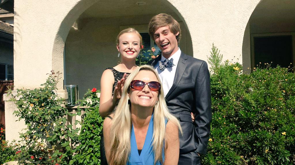 luckycharms0000's tweet image. plot twist: Riley and I take mom to prom 2k15 #momprom #promwithmom