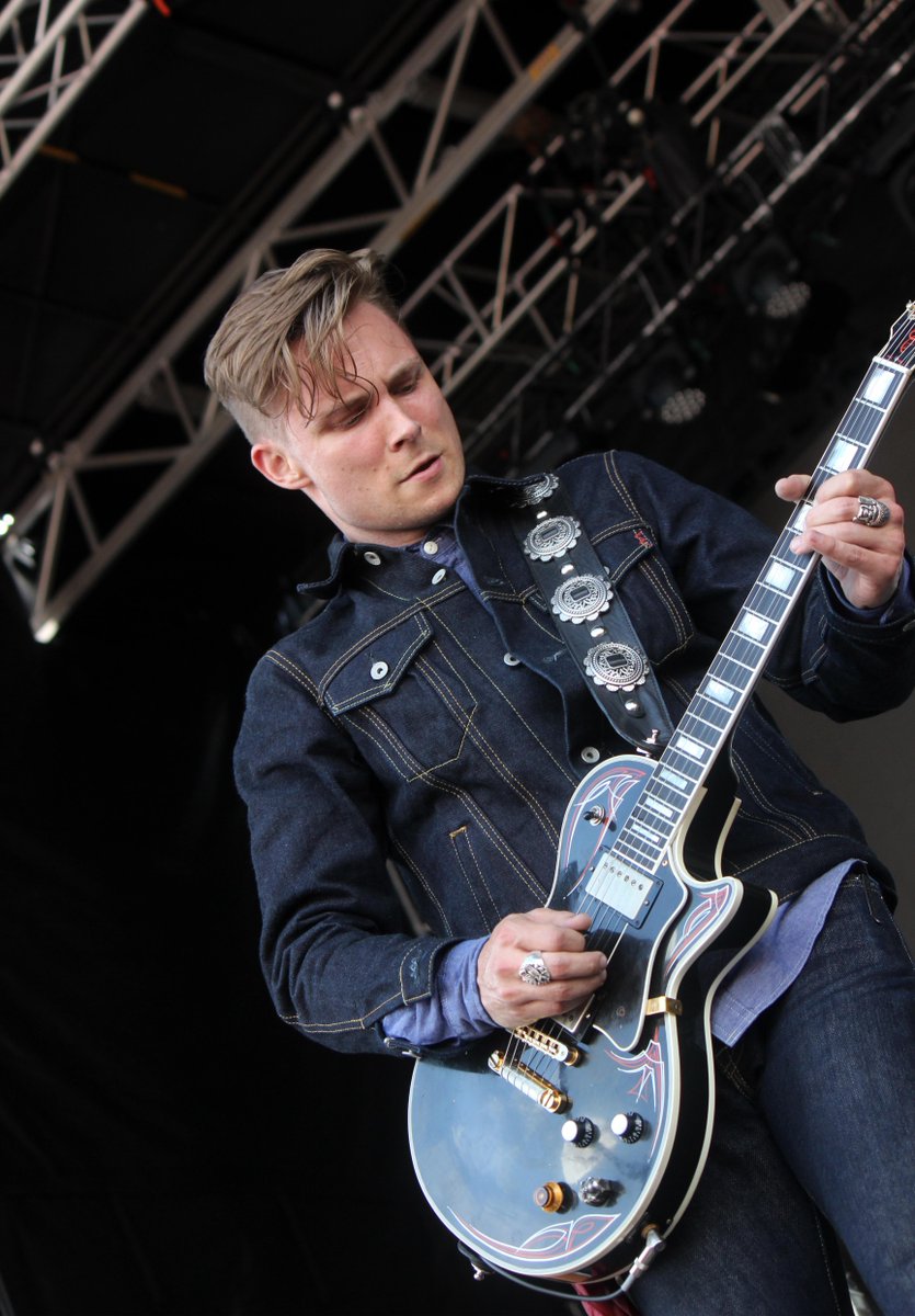 oldschoolMike61's tweet photo. Thanks to @FrankieBallard for spreading the #SunshineandWhiskey @BlueRidgeFest in #SalemVA Awesome Show! http://t.co/EQnptK0Z81