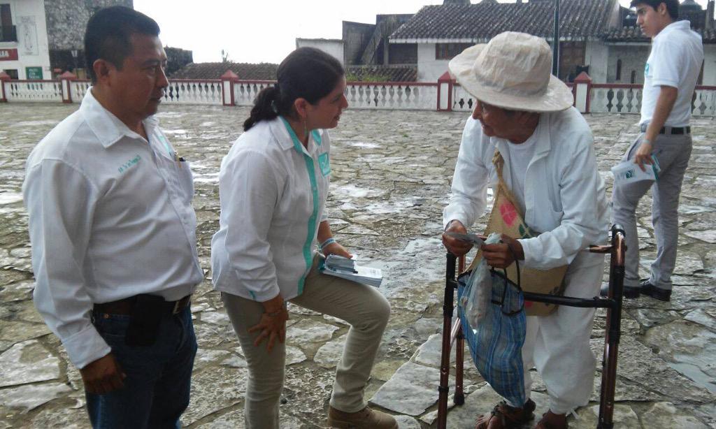 morahmar's tweet photo. En #Cuetzalan, recorriendo las calles, este 7 de junio #EligeTurquesa. @gerislas @Turquesa_Zacap @EquipoDePrimera http://t.co/RNL8V5gaO2