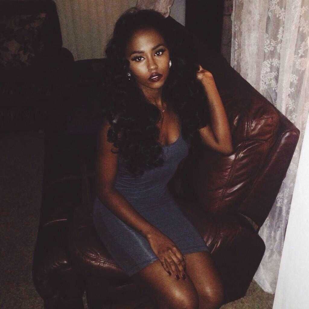 FBP™ on Twitter: ""darkskin girls are ugly" 😐 🏾️ http://t.co/NBrJyrrgh9"