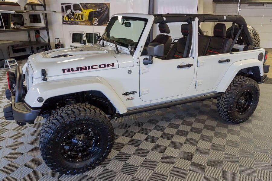 jeeptown's tweet image. White jeeps😍