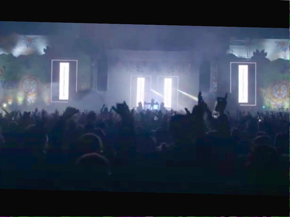Evelin_ChR's tweet image. Él siempre regalándonos sets tan perfectos. #SteveAngello #FSTVL ❤️👏 #SizeFamily