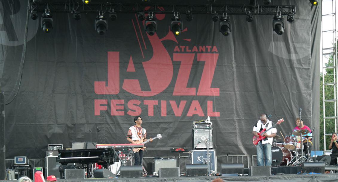 LeroyCarsonJr's tweet photo. The Jazz Legend Stanley Jordan was one of the 2015 Atlanta Jazz Festival's biggest highlights............. http://t.co/0DGytNYEFy