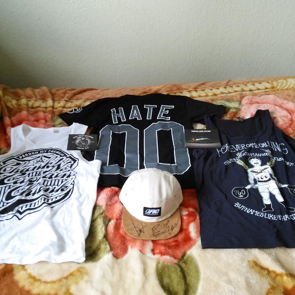 marillstreep's tweet photo. Loooove buying merch. #ChunkNoCaptainChunk #ForeverCameCalling #OffendBrand http://t.co/9rPmTwLEGB